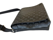 Load image into Gallery viewer, Louis Vuitton District Messenger Bag Black Eclipse