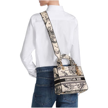 Load image into Gallery viewer, Christian Dior Medium Lady D-Lite Bag