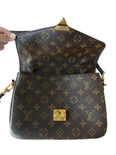 Load image into Gallery viewer, Louis Vuitton Pochette Metis Monogram