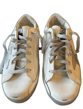 Load image into Gallery viewer, Golden Goose Superstar Sneakers