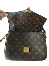 Load image into Gallery viewer, Louis Vuitton Pochette Metis Monogram