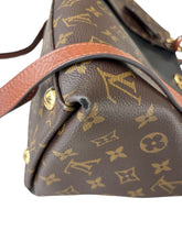 Load image into Gallery viewer, Louis Vuitton Monogram V Tote MM Black