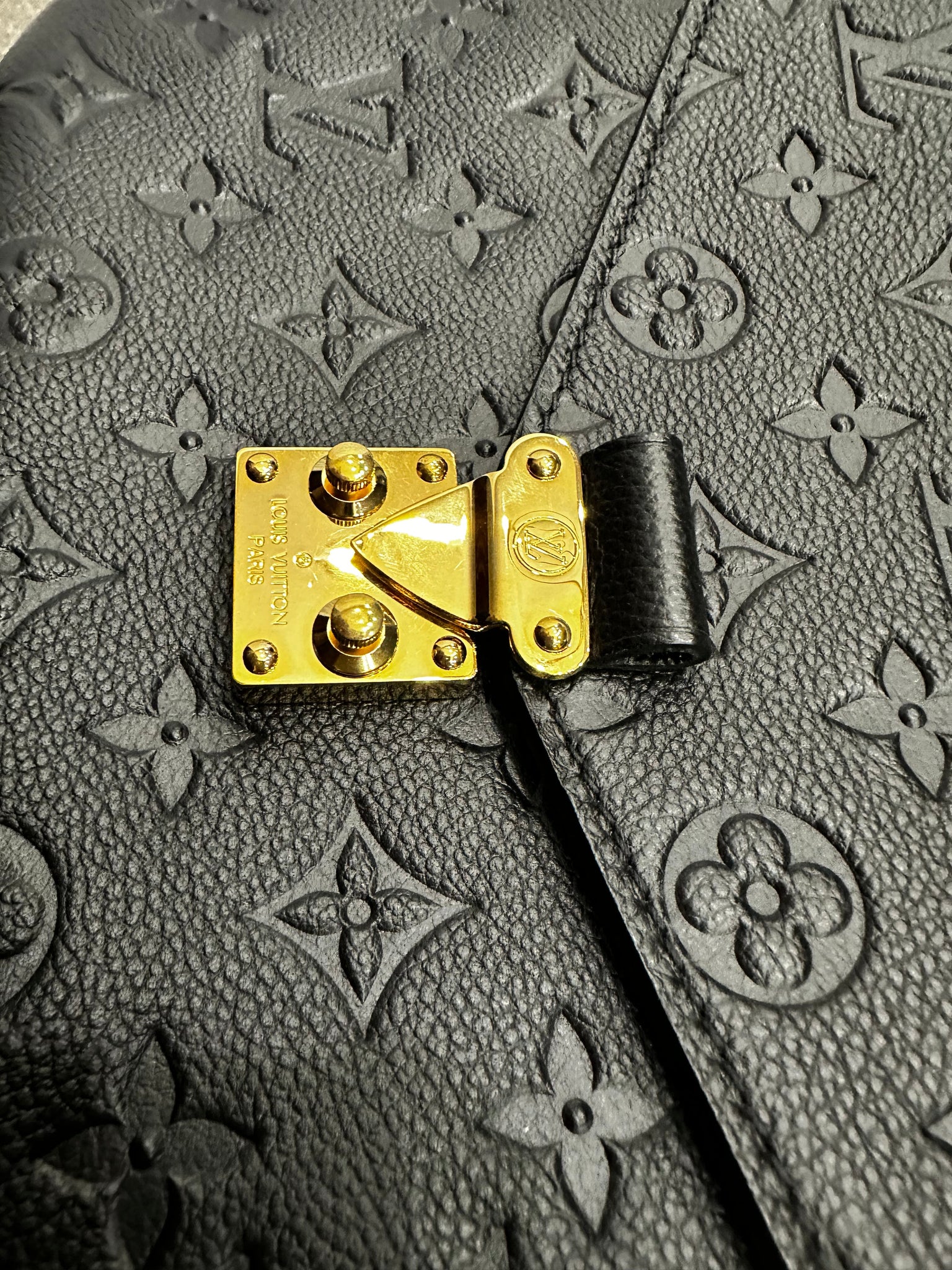 Louis Vuitton Pochette Métis in Empreinte Leather Noir (black