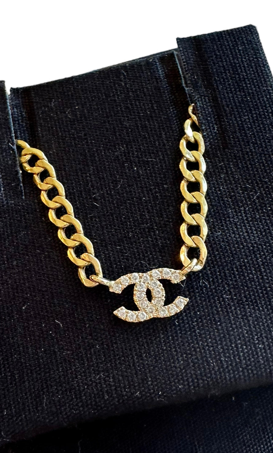chanel logo diamond necklace